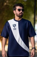 تيشرت الهلال كحلي بشريط أبيض مائل