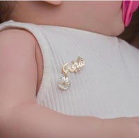 بروش اطفال مع وردة