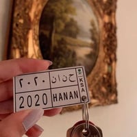 ميدالية مفاتيح بشكل لوحة السيارة