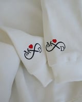 سويتر الحب ترند الشتاء 2025