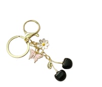 التعليقات بالكرز الأسود للشنط