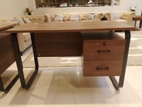 مكتب خشبي عصري بتصميم أنيق 120 سم