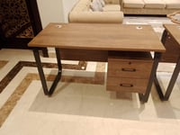 مكتب خشبي عصري بتصميم أنيق 120 سم