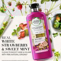 هيربال ايسينسز - بلسم للشعر بالفراولة البيضاء والن...