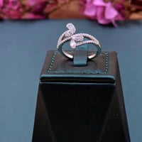 فراشات النور