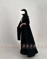 عباية نورس بتطريز اسود