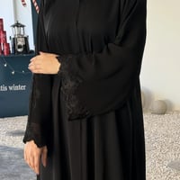 عباية سوداء أنسام