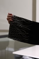 عبايه سوداء بتطريز ذهبي مميز