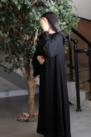 عبايه نص كلوش سوداء بتدخيله زرارات