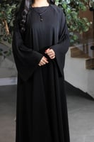 عبايه نص كلوش سوداء بتدخيله زرارات