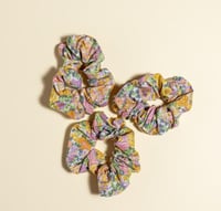 ربطة شعر - زاهِية