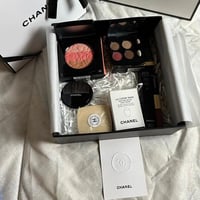بوكس مكياج شانيل مع ملحقاته