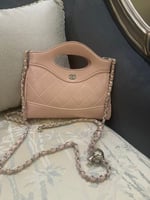 شنطة شانيل وردي