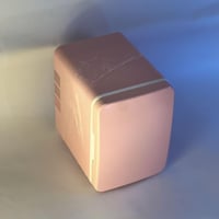 ثلاجة وردية