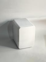 ثلاجة بيضاء