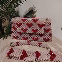 شنطة القلوب بالخرز الكريستالي