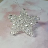 تعليقة سيارة نجمة بالخرز الأبيض الشفاف