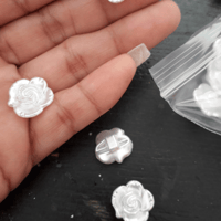 ازارير ورد لؤلؤ عدد 50 حبة ازارير