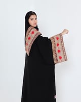 عباية كريب نقشة هندية على طرف الاكمام والطرحة