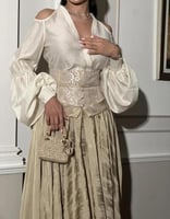 تنورة طويل مع توب باكمام قطعتين