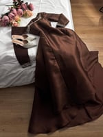 فستان بني ميكادو صدر تطريز