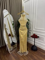 فستان تل طويل مع ذيل