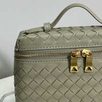 بوتيقا بانق لون اخضر فاتح