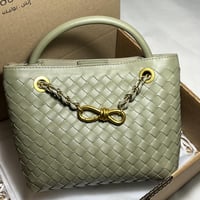 انديامو لون اخضر فاتح