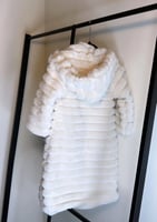 جاكيت فرو طويل للأطفال