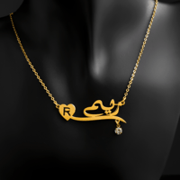 سلسال بالاسم مع حرف وفص مطلي بالذهب