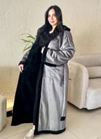 فروه نسائي رصاصي مع فرو اسود بشكل