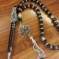 سبحه بالاسم و قلم بالاسم مبطن 2 قطع - تُصمم على ال...