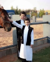 سديري مُطعم بالسيفين والنخله