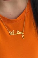 سلسال بالاسم مع حرف مطلي بالذهب ووردة أنيقة - لمسة...