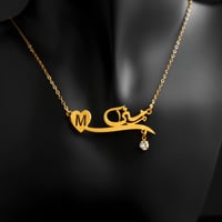 سلسال بالاسم مع حرف وفص مطلي بالذهب