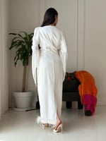 فستان طويل باكمام شيفون منسدله وتطريز خفي