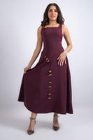 فستان ميدي كلاسيك بتصميم هندسي وحلقات ذهبية مرصعة