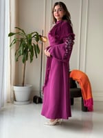 فستان بصميم محتشم يبرز الأناقة