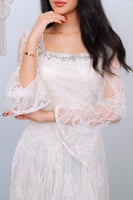 فستان رُقيّ الدانتيل
