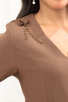 أناقة الزهر البني الراقي