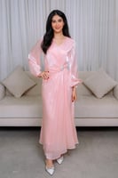 فستان أنيق بلمسة حريرية راقية