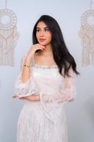فستان رُقيّ الدانتيل