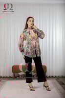 بلوزة مشجرة تتميز بتصميم انيق ومميزة