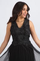 فستان سهرة لمسة سوداء