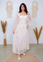 فستان رُقيّ الدانتيل