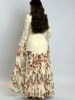 فستان زهور المساء – مزيج الدانتيل والشيفون