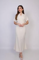 فستان أنيق بتصميم أنثوي راقٍ يبرز جمال القوام بأسل...