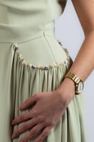 فستان ناعم بتصميم أنثوي راقٍ