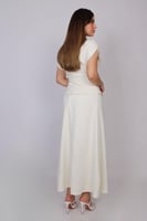 فستان ميدي أنيق بتصميم أنثوي ناعم ولمسة فاخرة تلفت...