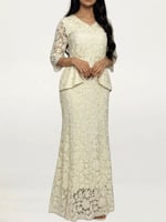 فستان بتصميم دانتيل غني بالتفاصيل